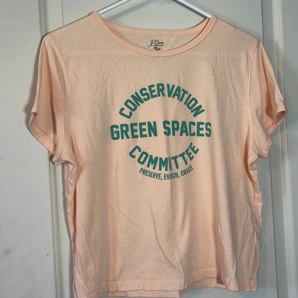 J CREW KNIT GOODS TEE SIZE LARGE CONSERVATION GREEN SPACES LIGHT PEACH EARTH